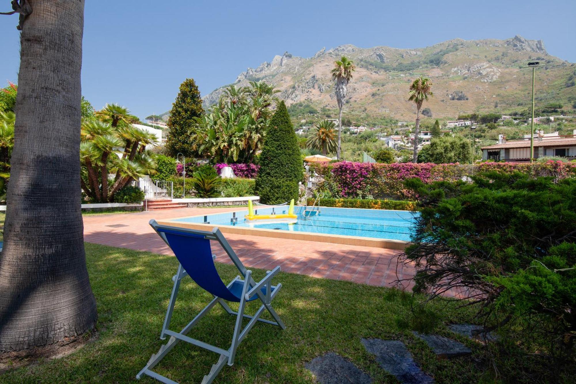 Villetta con Piscina condivisa e Giardino esclusivo di 1000 mq Forio di Ischia Esterno foto