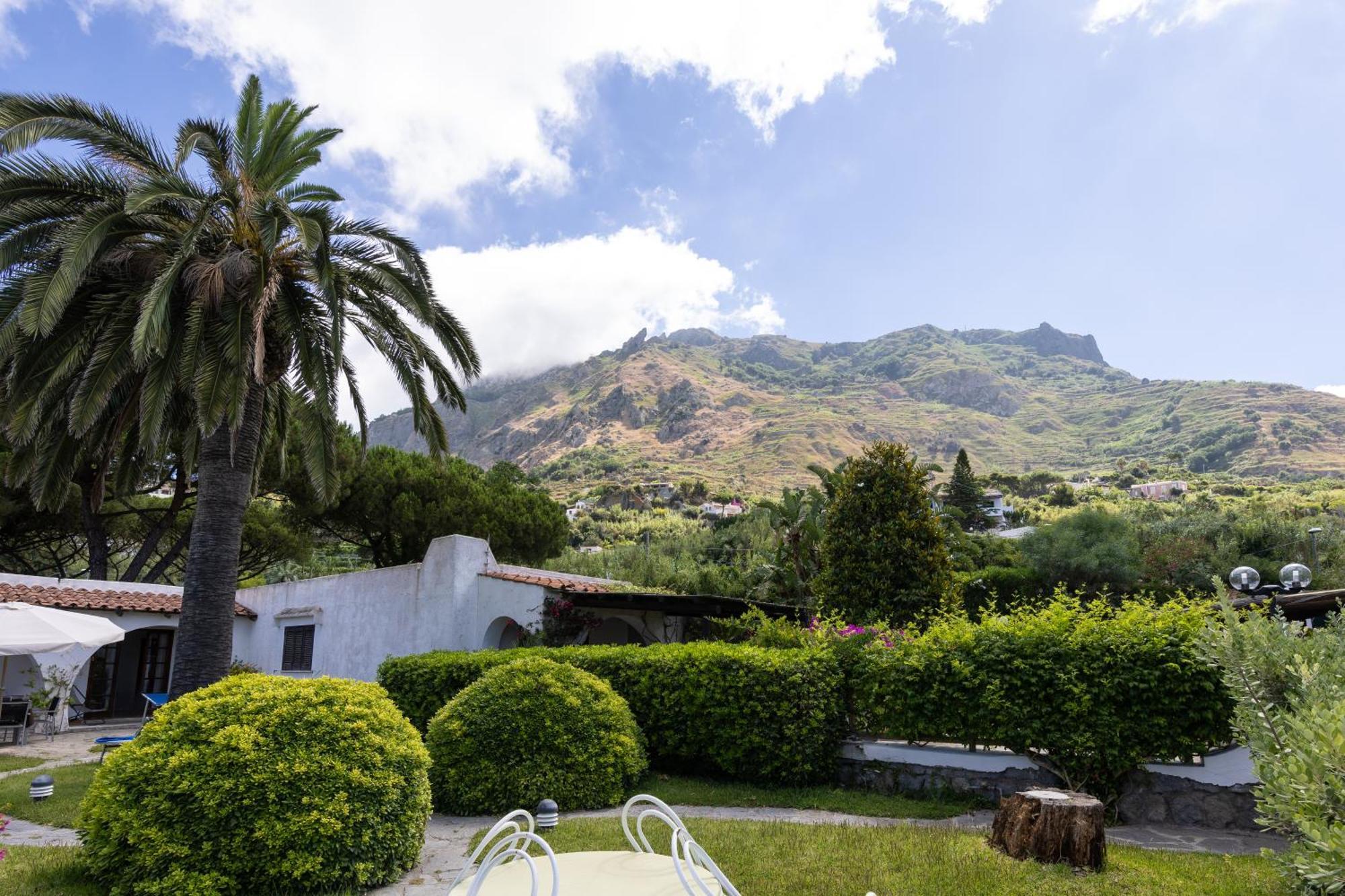 Villetta con Piscina condivisa e Giardino esclusivo di 1000 mq Forio di Ischia Esterno foto